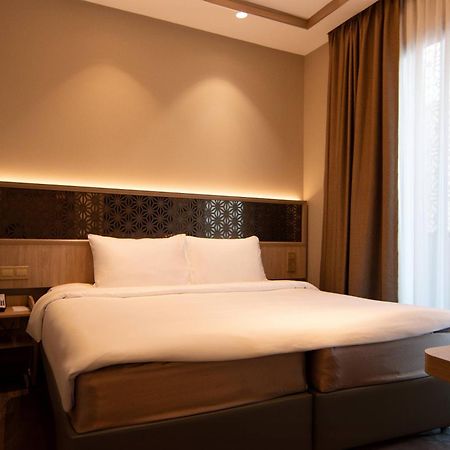 Aqueen Prestige Hotel Jalan Besar Singapore Buitenkant foto