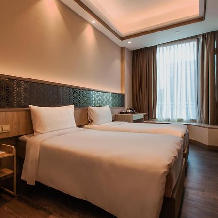 Aqueen Prestige Hotel Jalan Besar Singapore Buitenkant foto