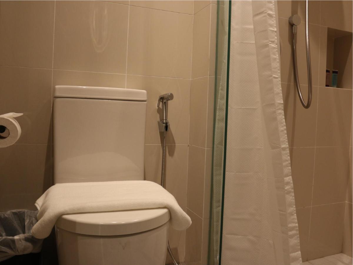 Aqueen Prestige Hotel Jalan Besar Singapore Buitenkant foto