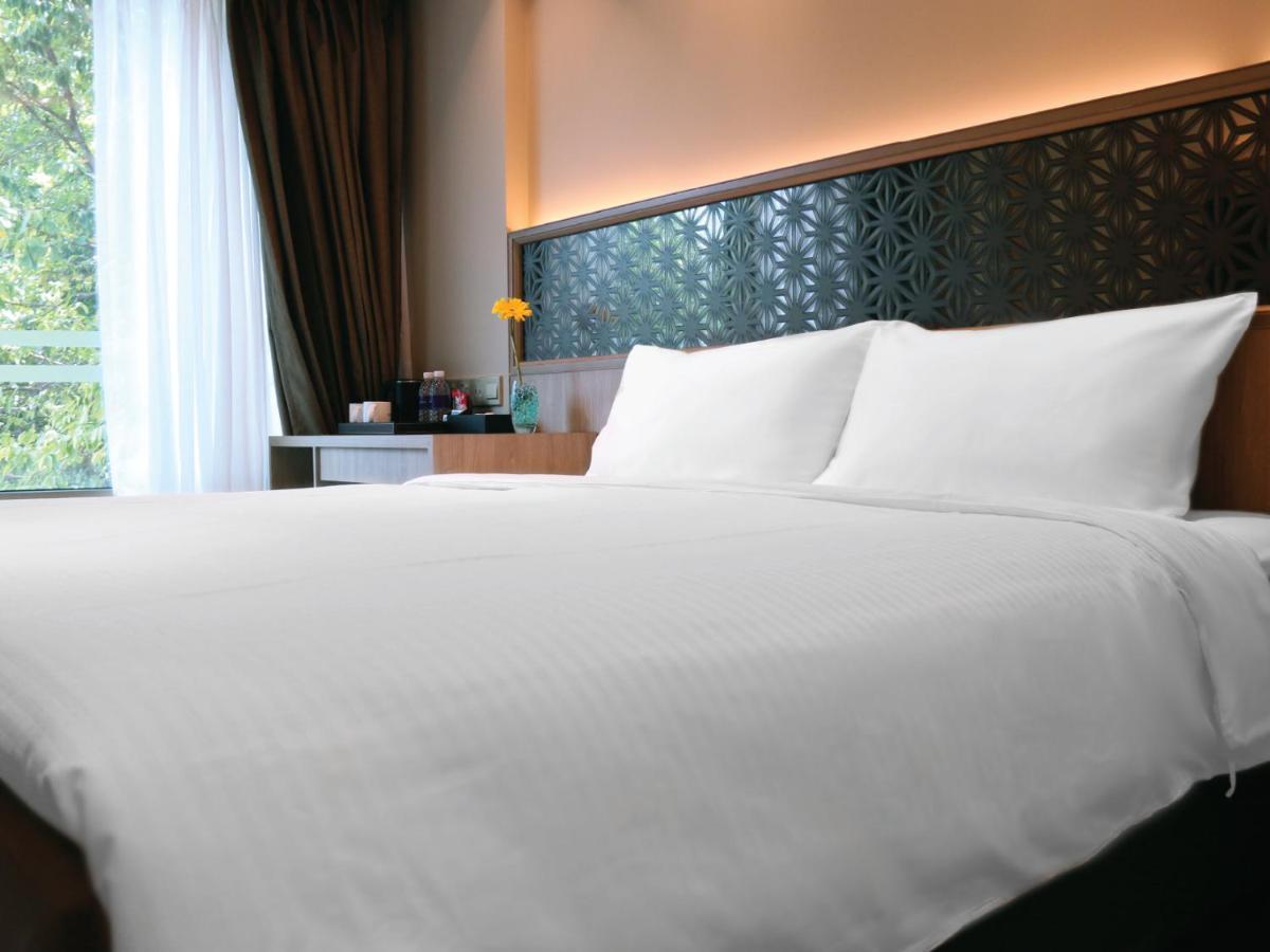 Aqueen Prestige Hotel Jalan Besar Singapore Buitenkant foto