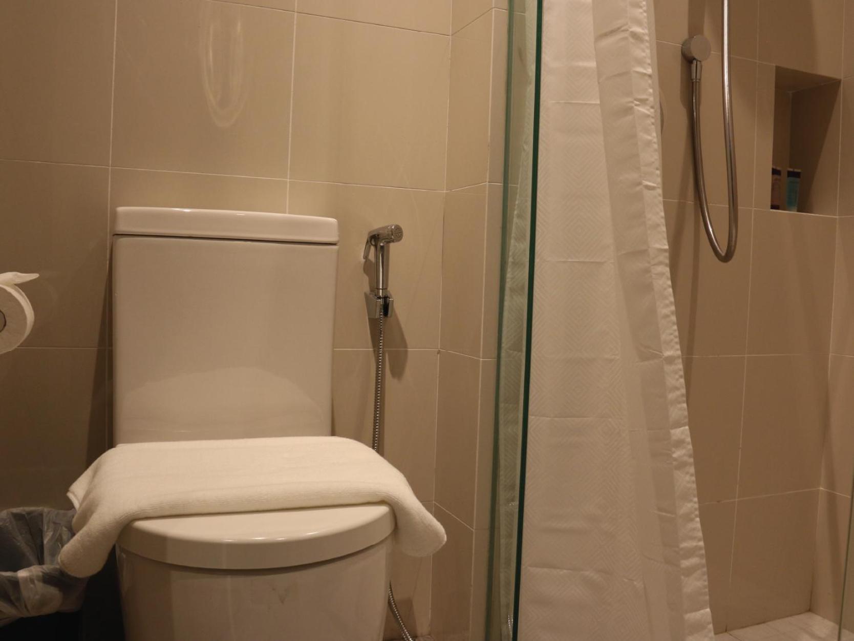 Aqueen Prestige Hotel Jalan Besar Singapore Buitenkant foto