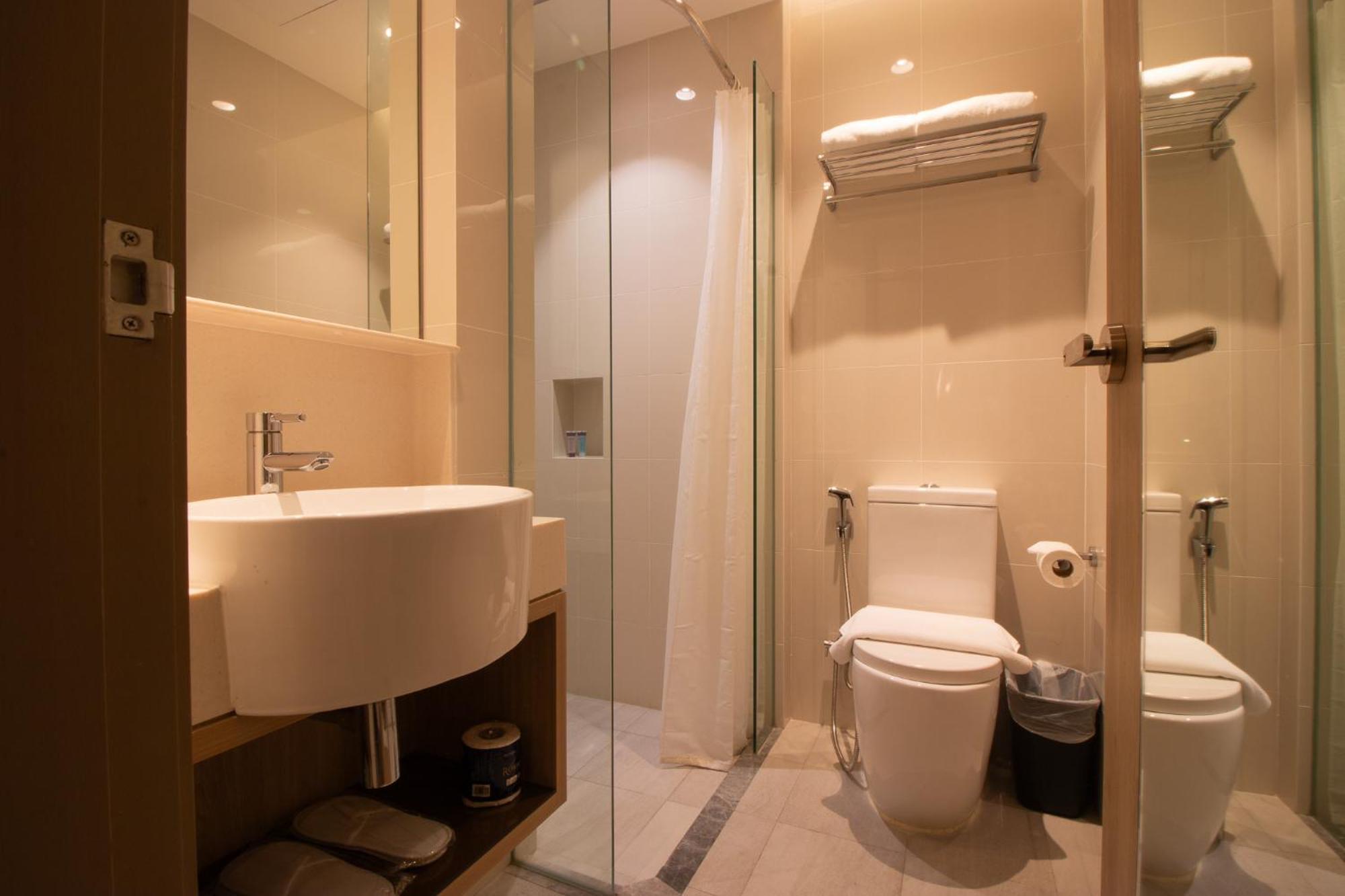 Aqueen Prestige Hotel Jalan Besar Singapore Buitenkant foto