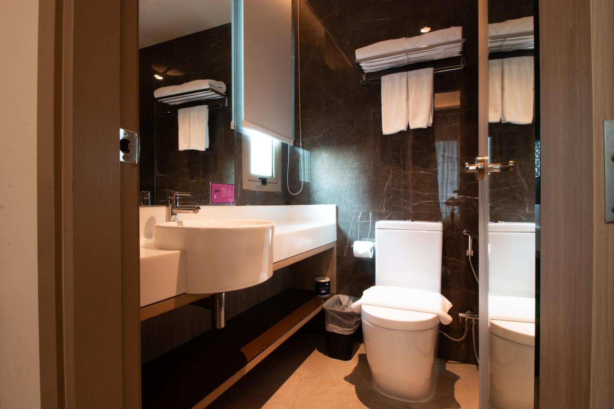 Aqueen Prestige Hotel Jalan Besar Singapore Buitenkant foto