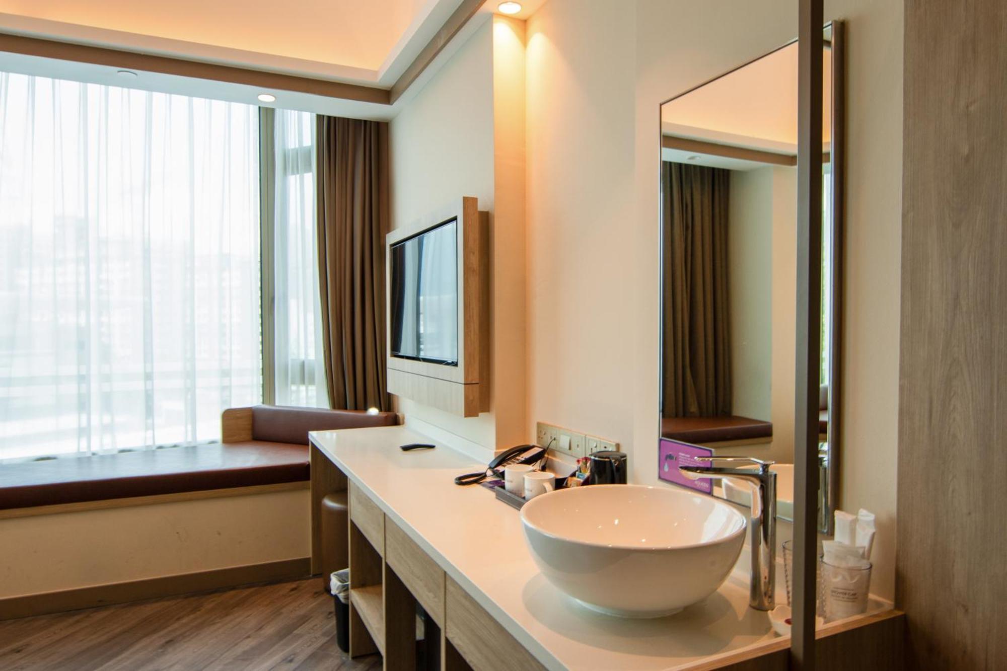 Aqueen Prestige Hotel Jalan Besar Singapore Buitenkant foto